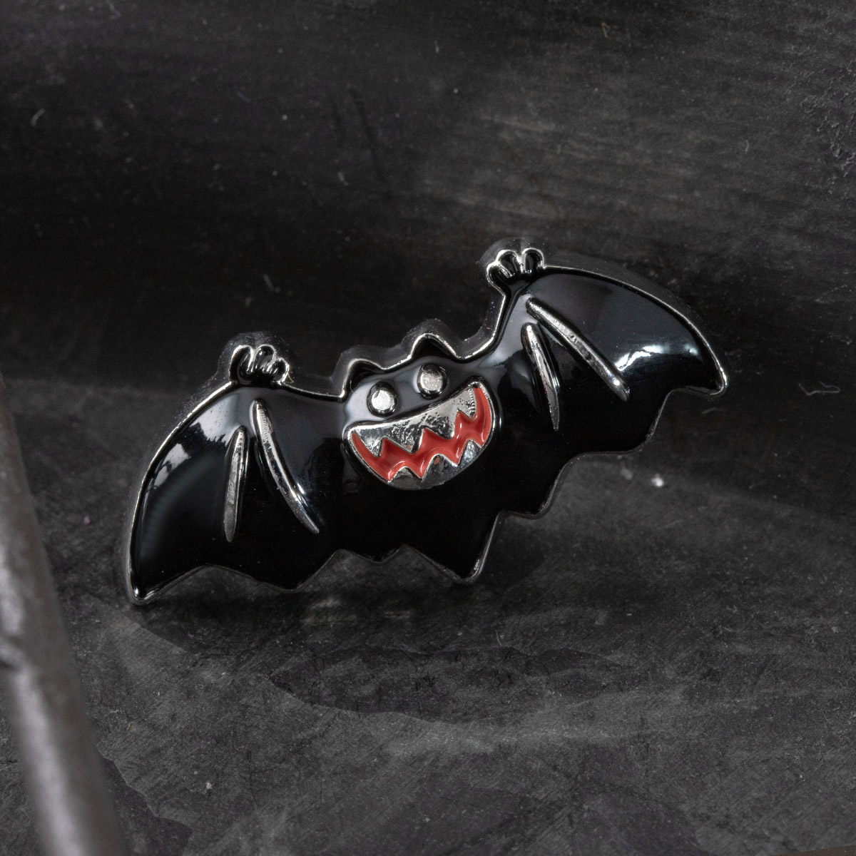 GBL】となりのトトロ デザインピンバッジ オープニングコウモリ