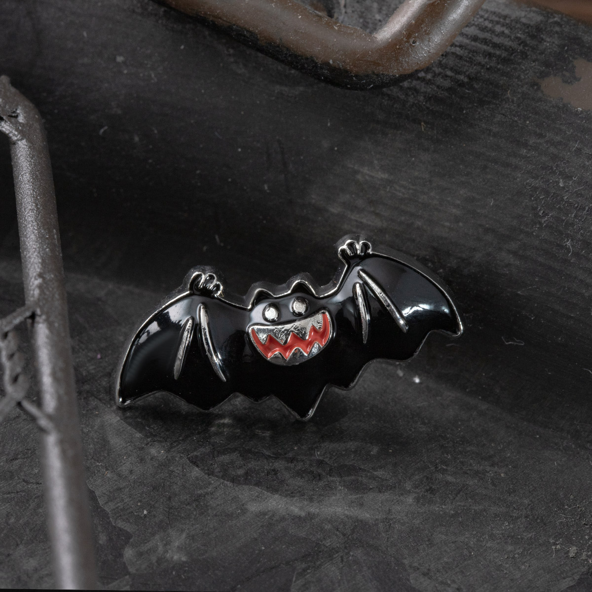 GBL】となりのトトロ デザインピンバッジ オープニングコウモリ