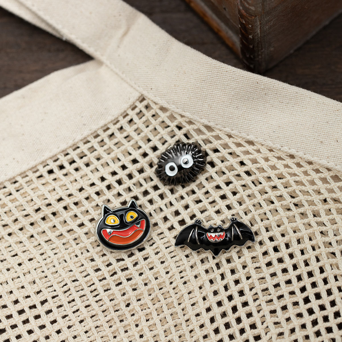 GBL】紅の豚 デザインピンバッジ ポルコ | どんぐり共和国そらのうえ店