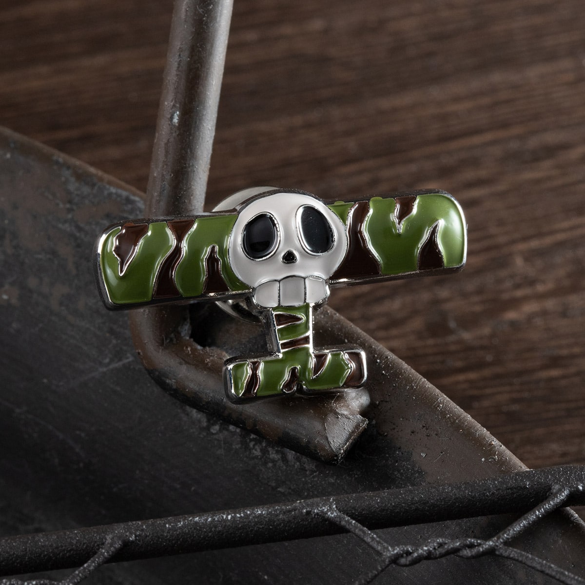 GBL】紅の豚 デザインピンバッジ マンマユート団 | どんぐり共和国そら