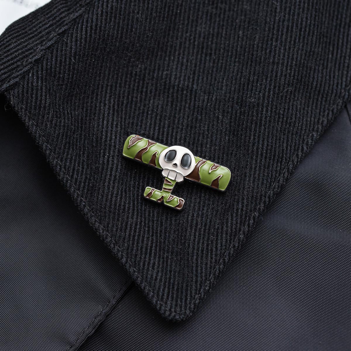 GBL】紅の豚 デザインピンバッジ マンマユート団 | どんぐり共和国そら