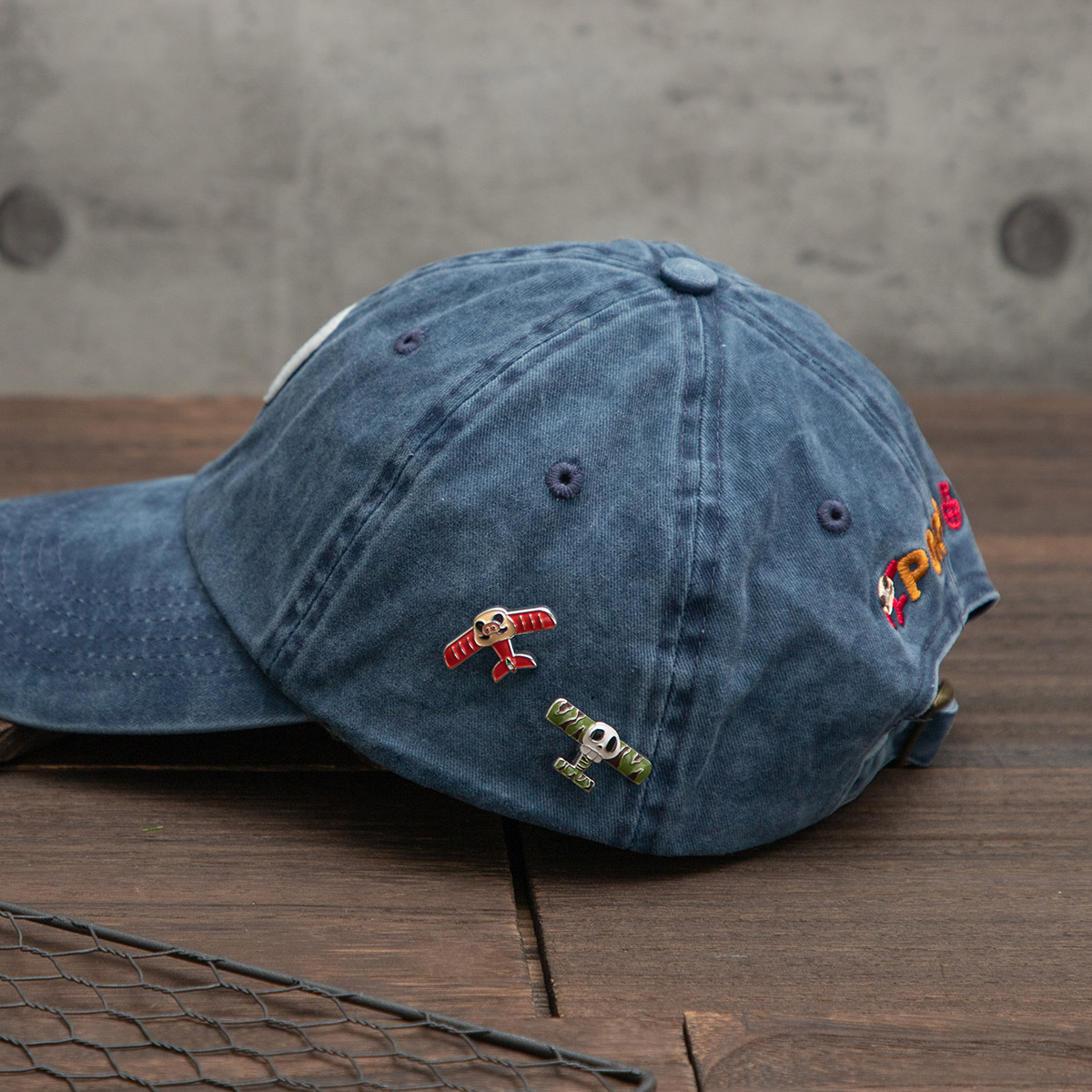 GBL】紅の豚 デザインピンバッジ マンマユート団 | どんぐり共和国そら