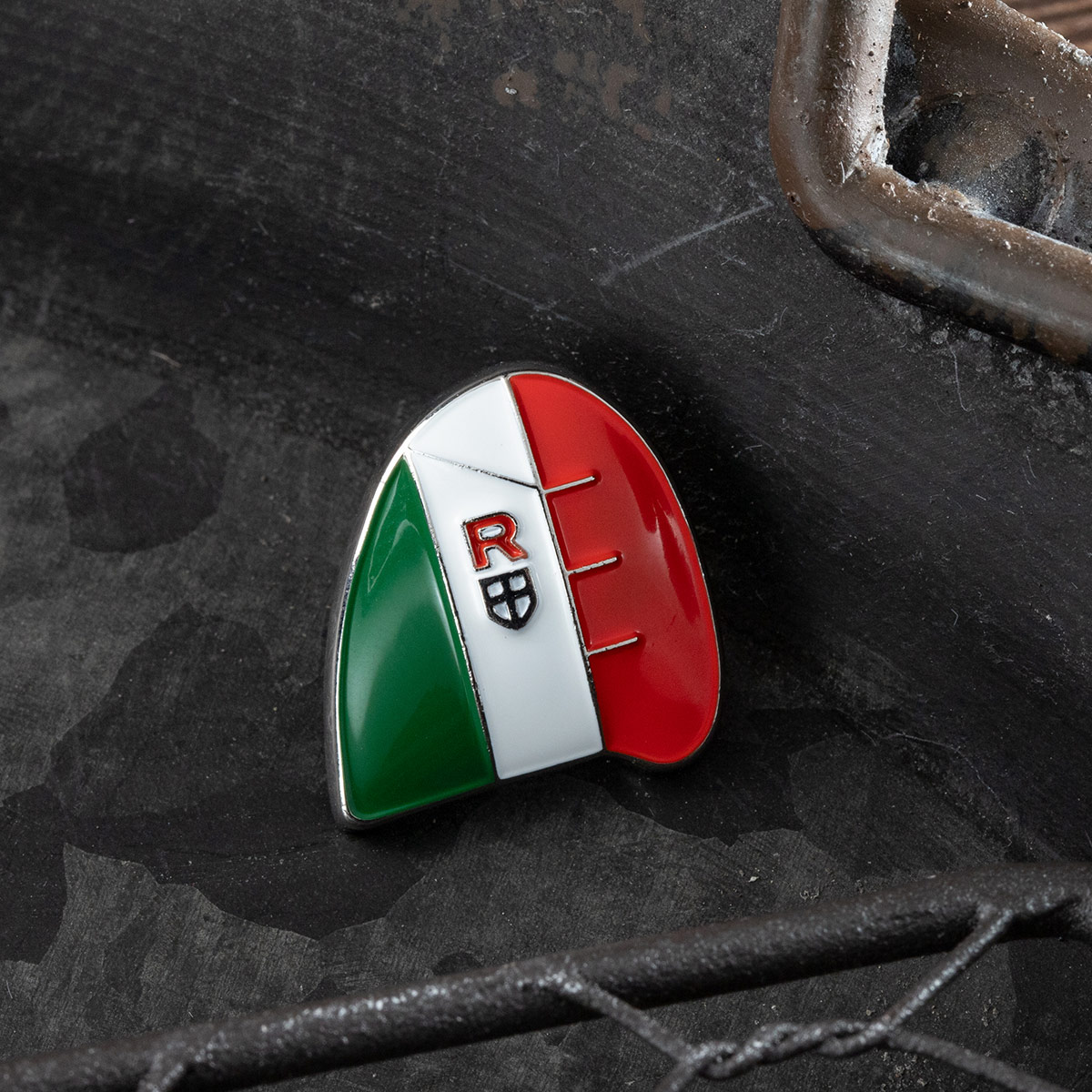 GBL】紅の豚 デザインピンバッジ 尾翼 | どんぐり共和国そらのうえ店