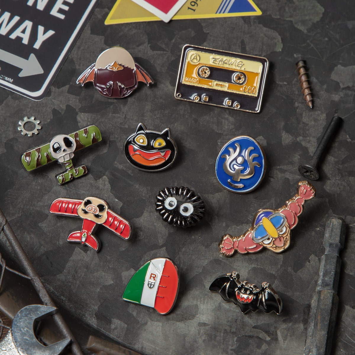 GBL】アーヤと魔女 デザインピンバッジ カセットテープ | どんぐり