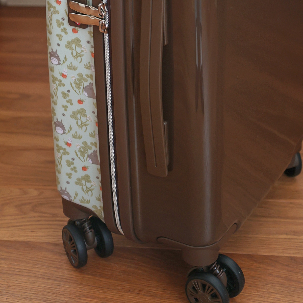 となりのトトロ トトロクローバーシリーズ キャリーケースS | どんぐり