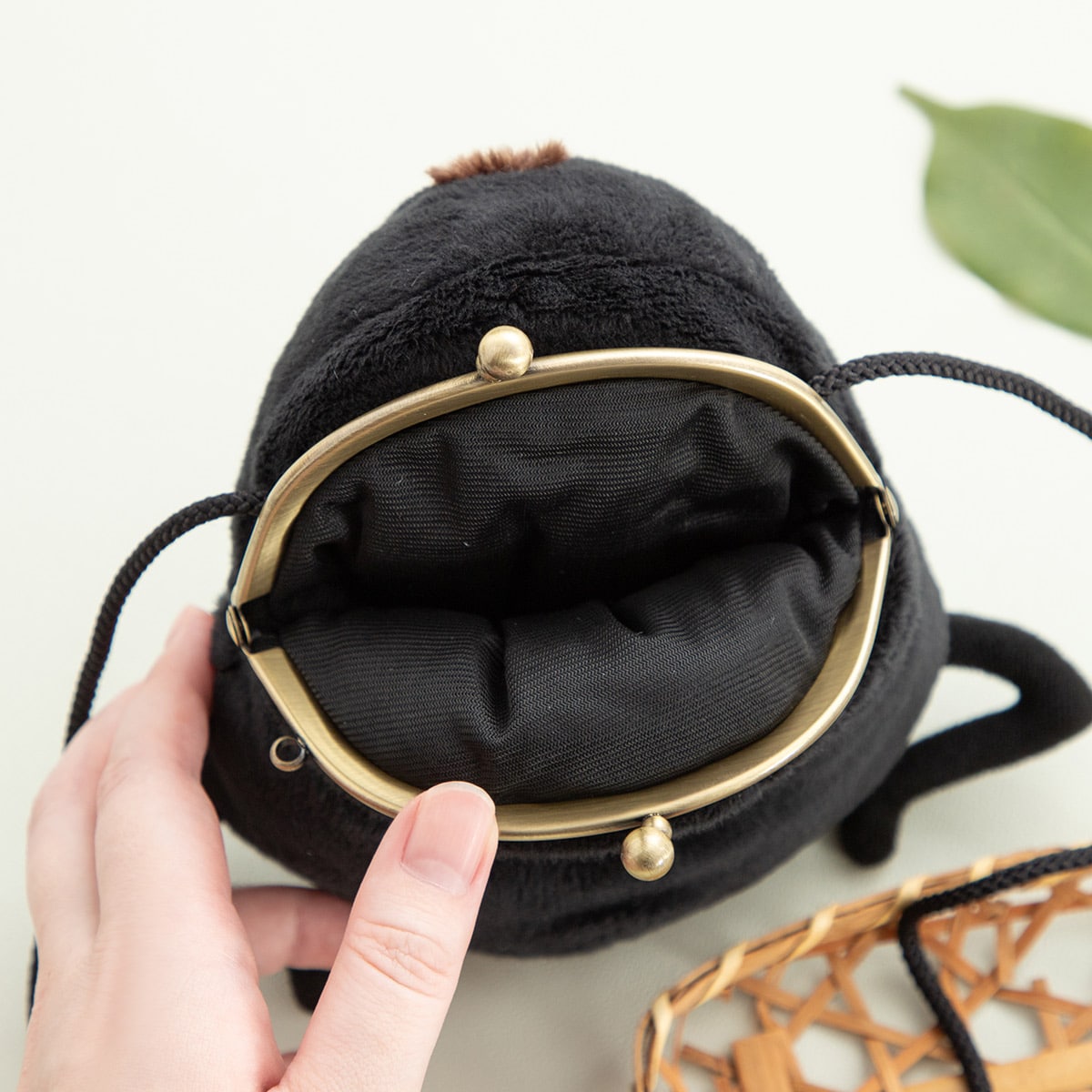 千と千尋の神隠し がまぐちポーチ むしゃむしゃカオナシ | どんぐり