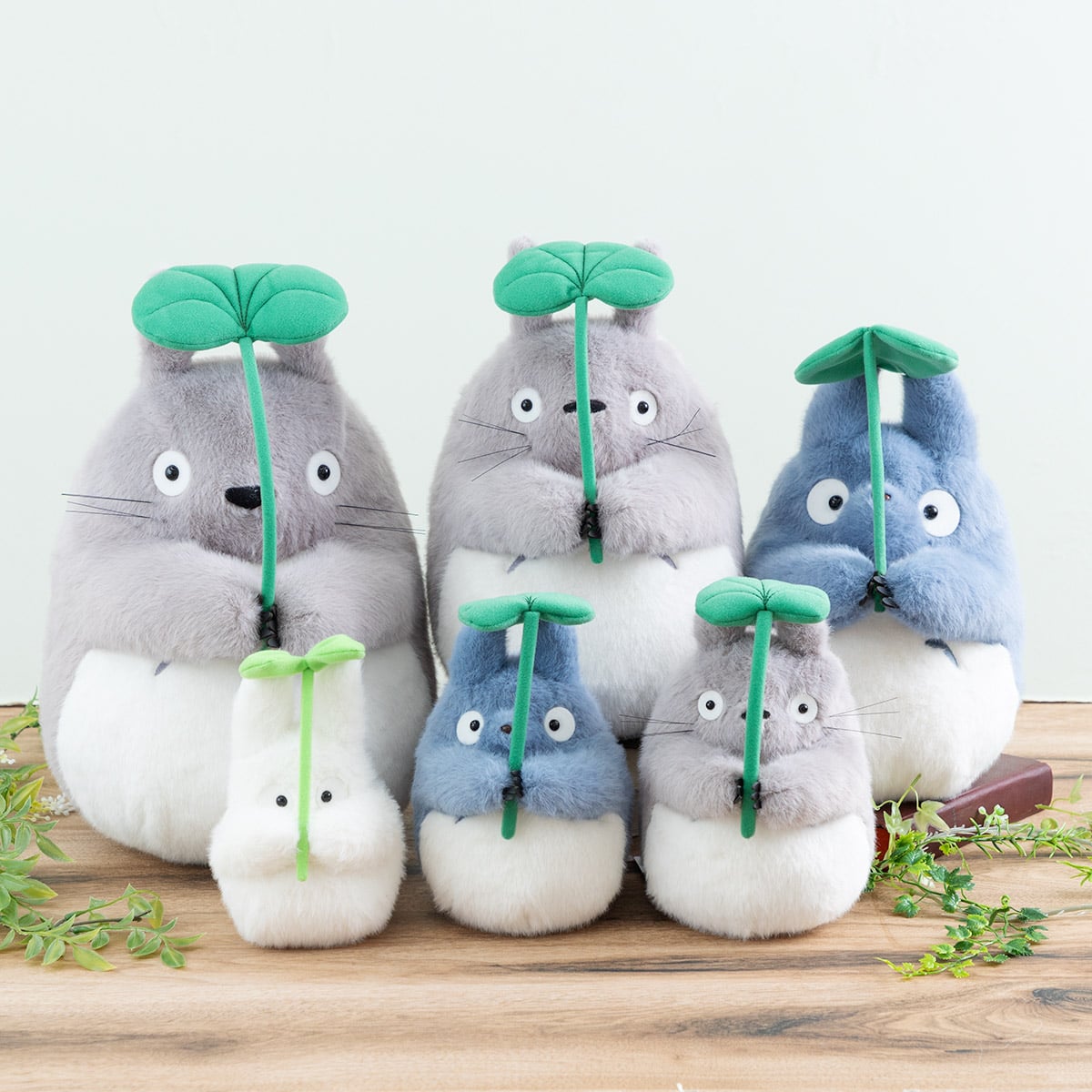 となりのトトロ　どんどこおどり　中トトロ　ぬいぐるみ となりのトトロ どんどこ踊り 中トトロ S | どんぐり共和国そら