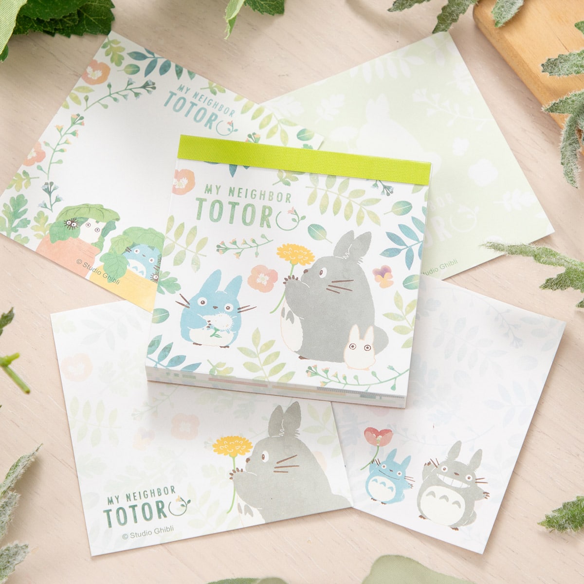 となりのトトロ メモ帳 カラフルリーフ柄 | どんぐり共和国そらのうえ店