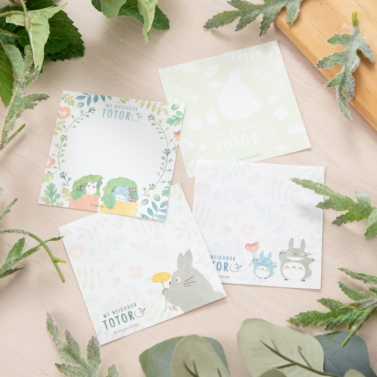 となりのトトロ メモ帳 カラフルリーフ柄 | どんぐり共和国そらのうえ店