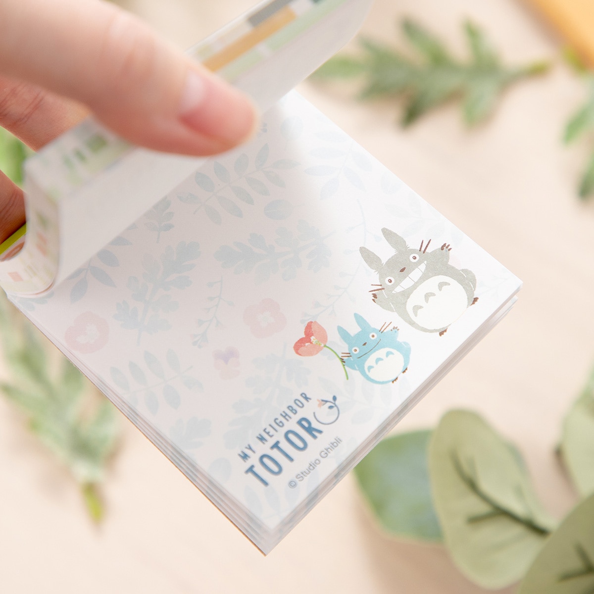 となりのトトロ メモ帳 カラフルリーフ柄 | どんぐり共和国そらのうえ店