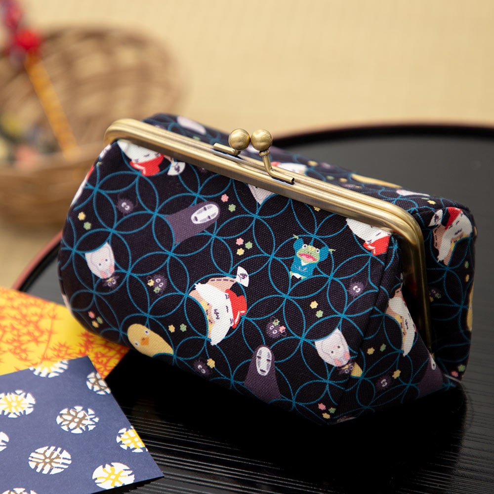 千と千尋の神隠し 「神々と金平糖」 マチ付口金ポーチ | どんぐり