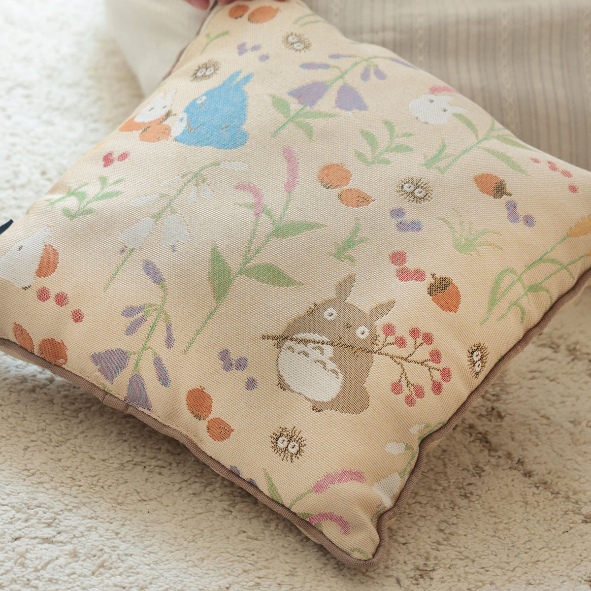 となりのトトロ「秋のひととき」クッション | どんぐり共和国