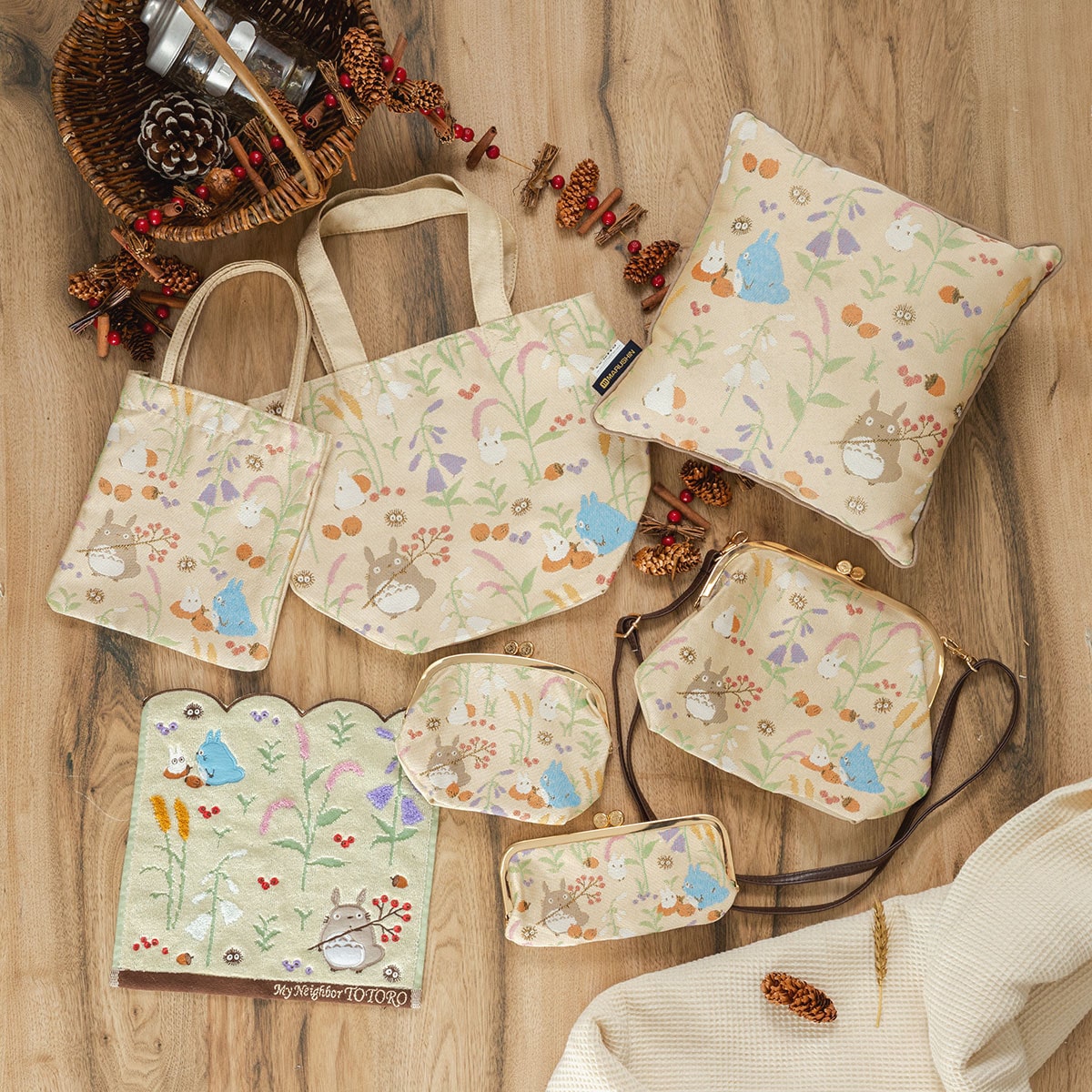 となりのトトロ「秋のひととき」クッション | どんぐり共和国