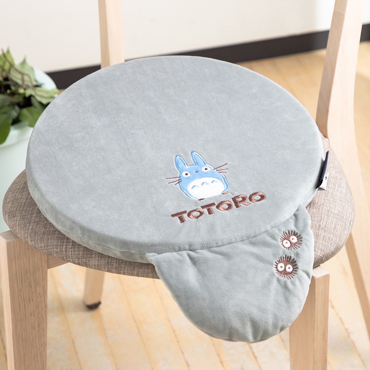 となりのトトロ ぬいぐるみ イス スタジオジブリ クッション dショッピング |ジブリ となりのトトロ となりのトトロ お昼寝