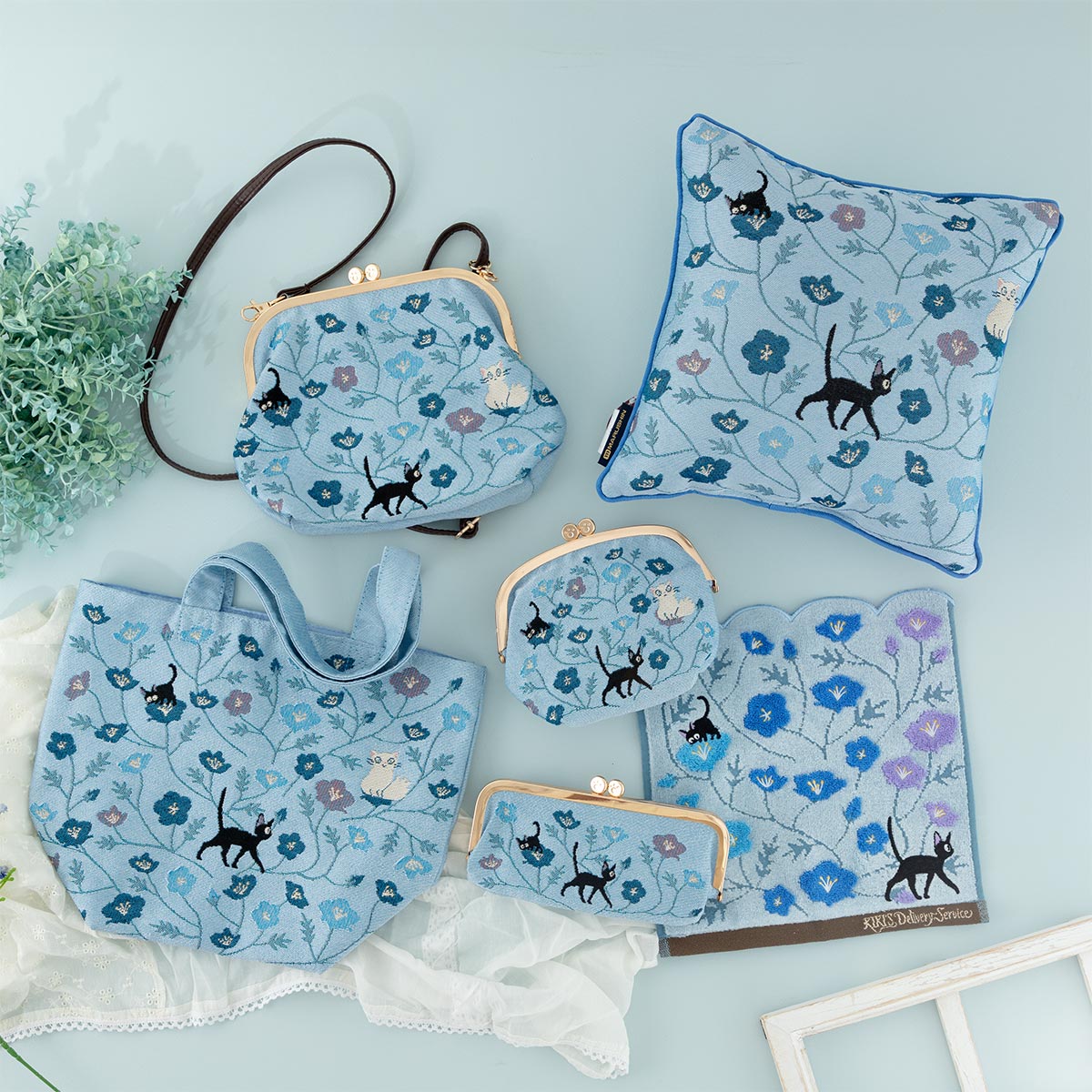 魔女の宅急便 「青のじゅうたん」 口金ポーチ | どんぐり共和国そらの