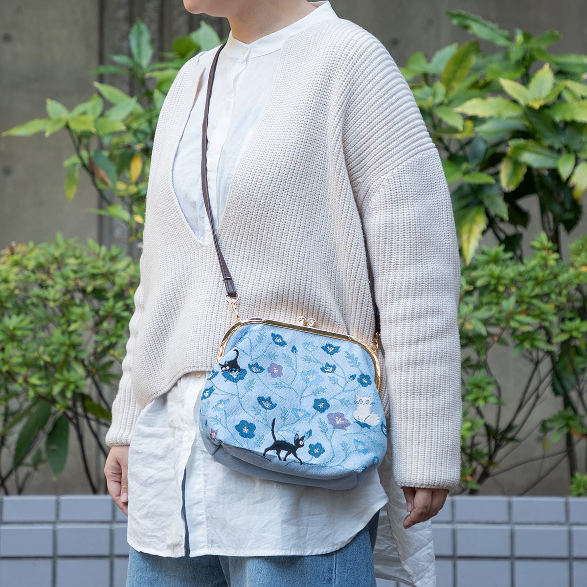 魔女の宅急便 「青のじゅうたん」 口金ショルダーポーチ | どんぐり