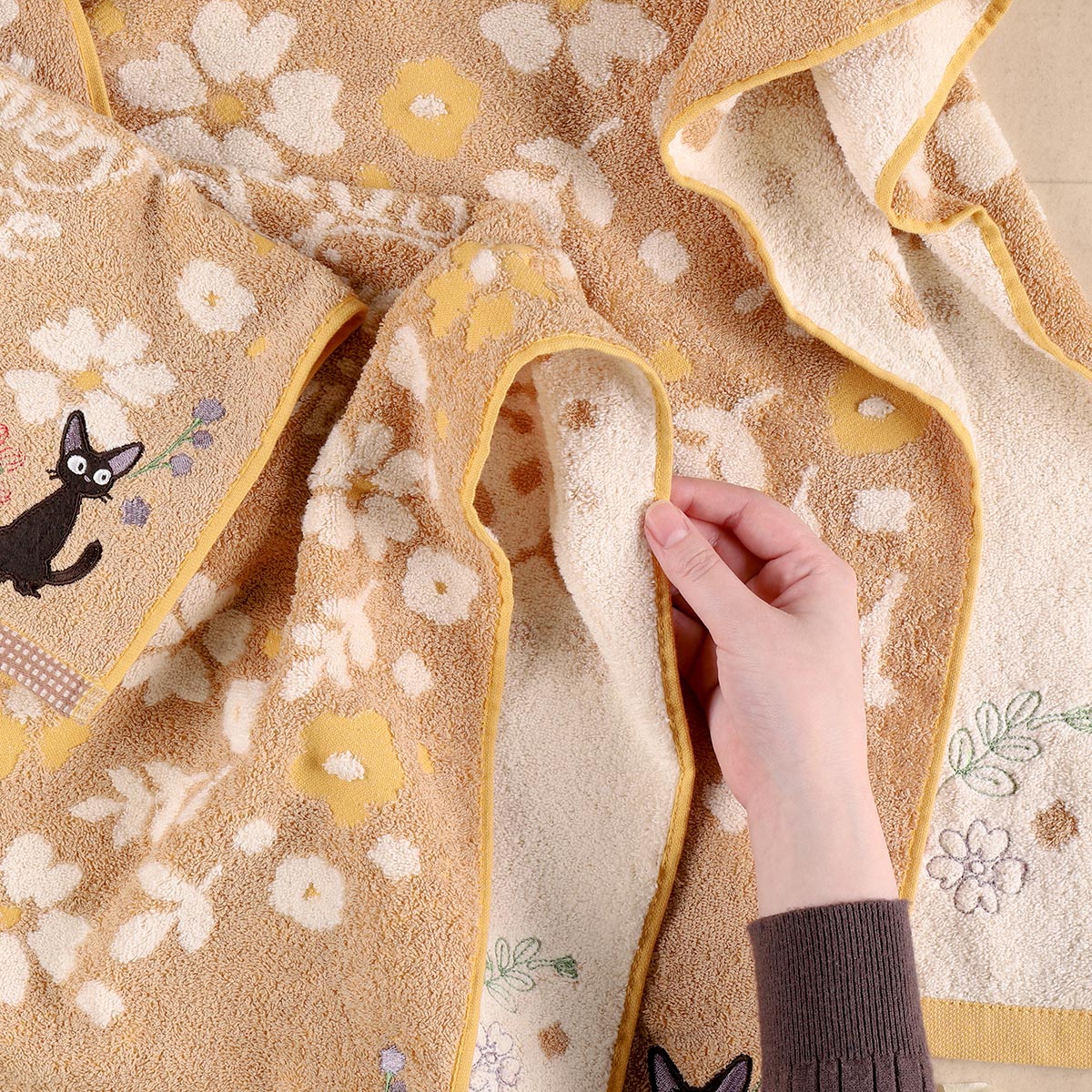 魔女の宅急便 ｢セピアフラワー｣ フェイスタオル | どんぐり共和国そら