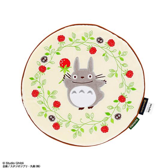 【フェイラー】小鳥のカップル、花を摘むリス、ハートシートクッション となりのトトロ 野いちごリース シートクッション | どんぐり共和国