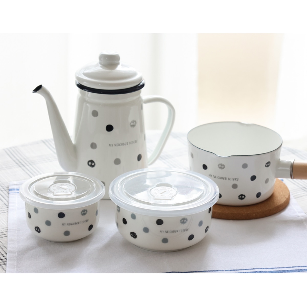 となりのトトロ マックロクロスケ エア弁レンジパック小鉢 M