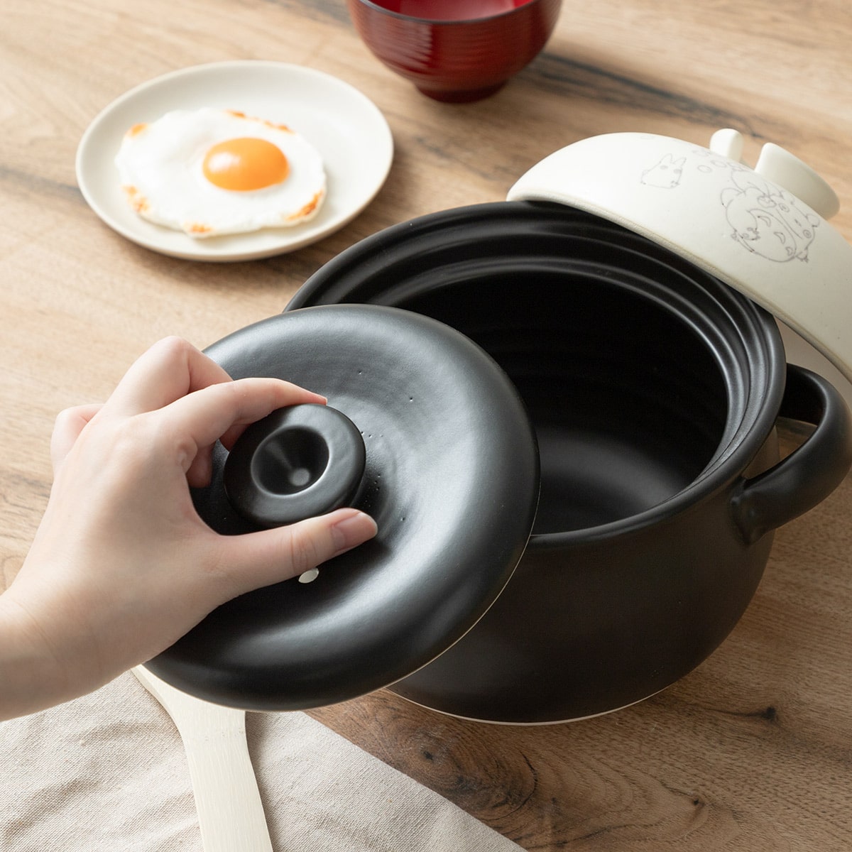 新品　となりのトトロ　高級　日本製 萬古焼 ご飯 鍋 ごはん鍋 万古焼 陶器 萬古焼 ご飯 鍋 3合 ばんこやき 万古焼 陶器 焼き物 スケーター