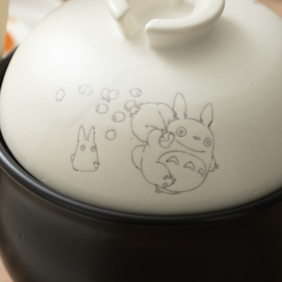 新品　ジブリ　となりのトトロ　萬古焼き　ごはん鍋　3合　高級　保存　日本製 萬古焼 ご飯 鍋 3合 ばんこやき 万古焼 陶器 焼き物 スケーター