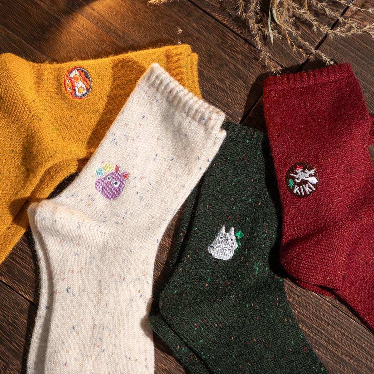 千と千尋の神隠し カラーネップクルーソックス クリーム 23-25cm