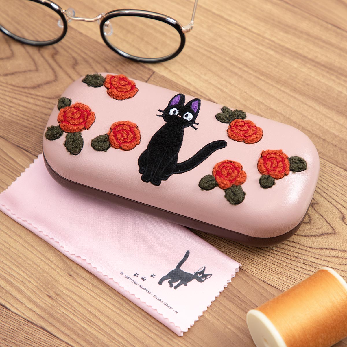魔女の宅急便 刺繍めがねケース ジジと薔薇 | どんぐり共和国そらのうえ店