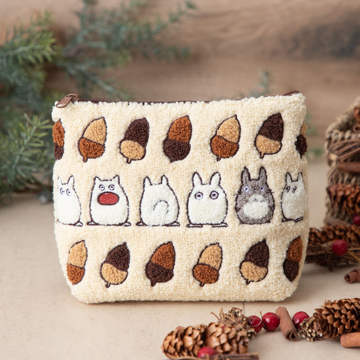 となりのトトロ ほこモコ刺繍シリーズ ポーチ アイボリー | どんぐり