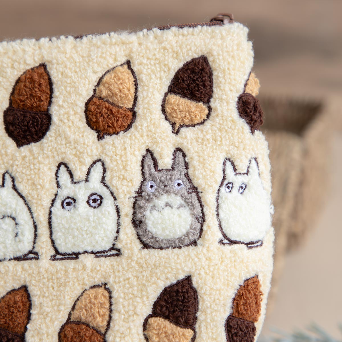 となりのトトロ ほこモコ刺繍シリーズ ポーチ アイボリー | どんぐり