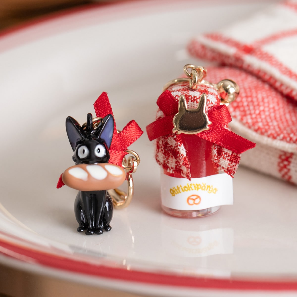 魔女の宅急便 グーチョキパン店シリーズ イヤリング ジャム瓶とジジ