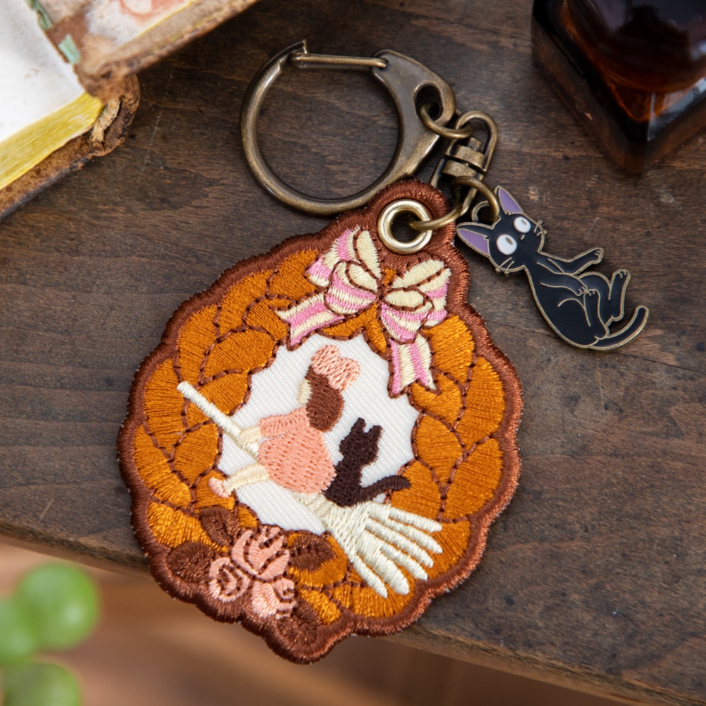 魔女の宅急便 刺繍キーホルダー パンリース | どんぐり共和国そらのうえ店