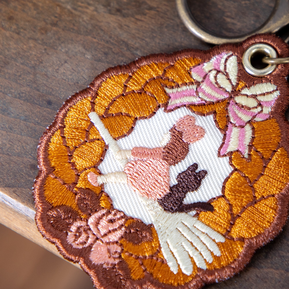 魔女の宅急便 刺繍キーホルダー パンリース | どんぐり共和国そらのうえ店