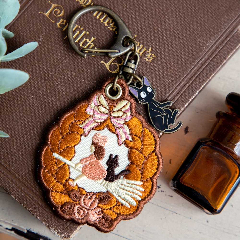 魔女の宅急便 刺繍キーホルダー パンリース | どんぐり共和国そらのうえ店
