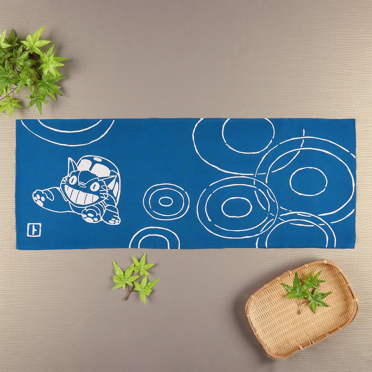 となりのトトロ 本染め手拭い ネコバスに水紋 | どんぐり共和国そらの