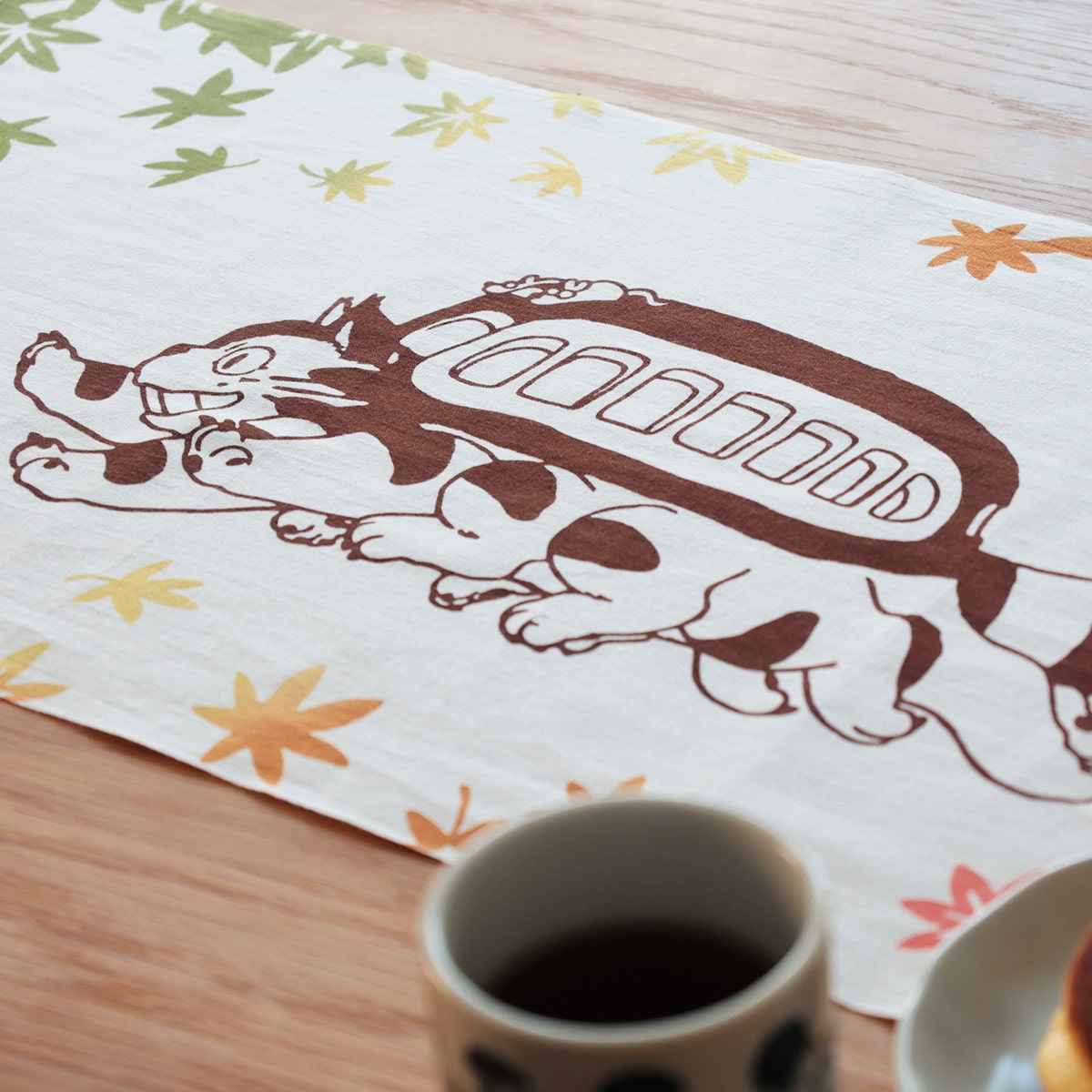 となりのトトロ 本染め手拭い 秋駆ける | どんぐり共和国そらのうえ店