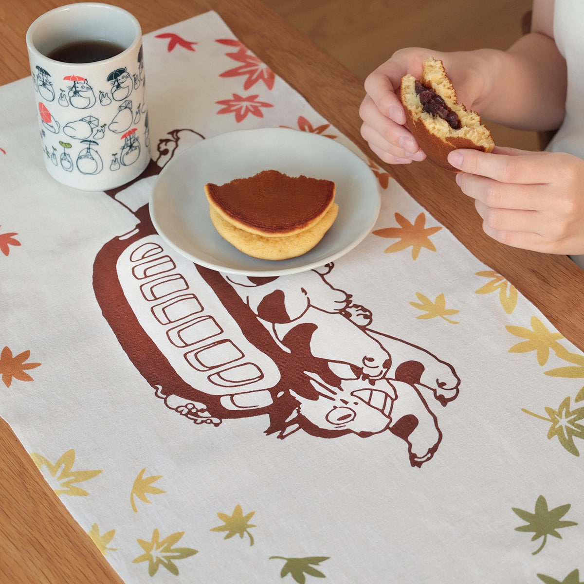 となりのトトロ 本染め手拭い 秋駆ける | どんぐり共和国そらのうえ店