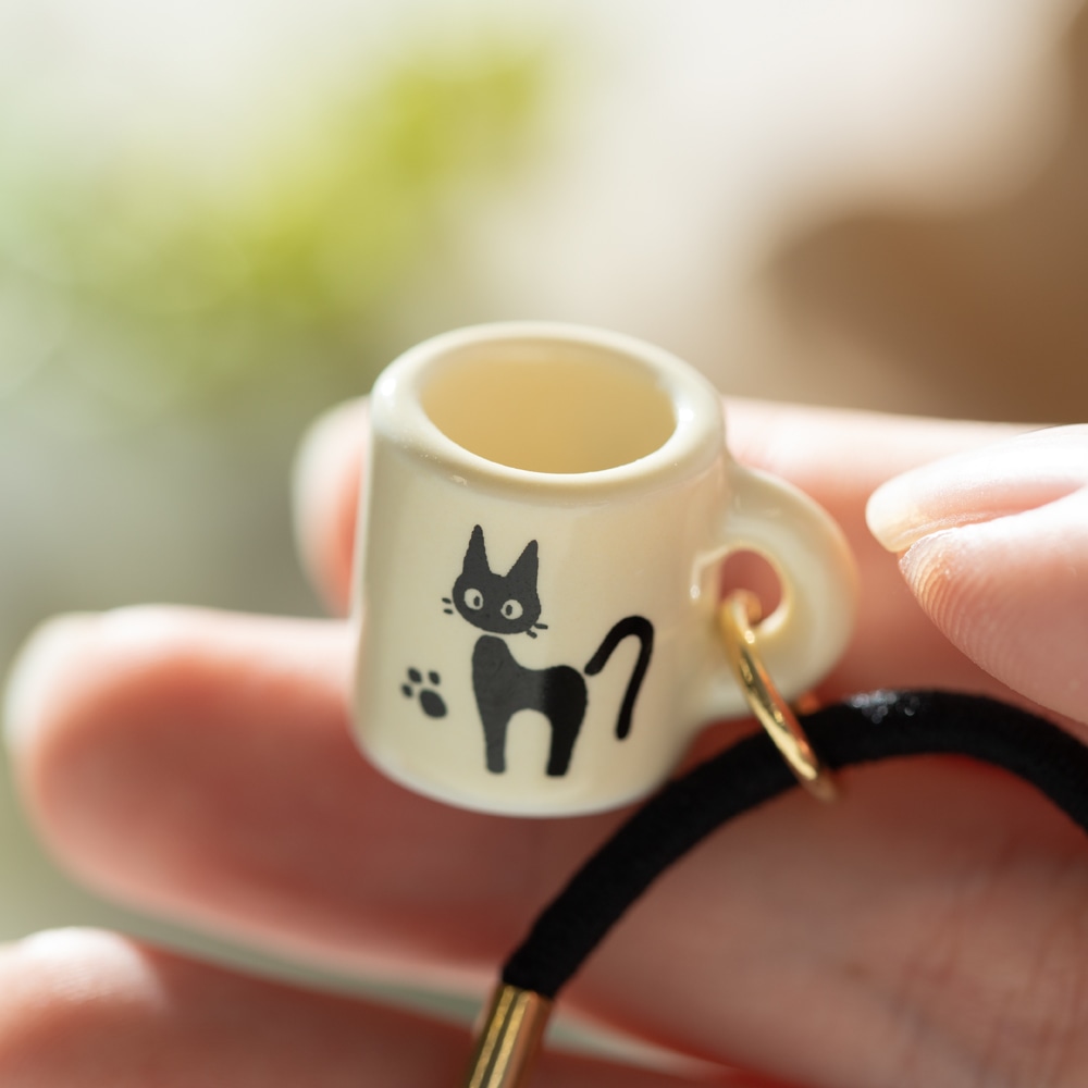 魔女の宅急便 ヘアゴム ジジのマグカップ | どんぐり共和国そらのうえ店