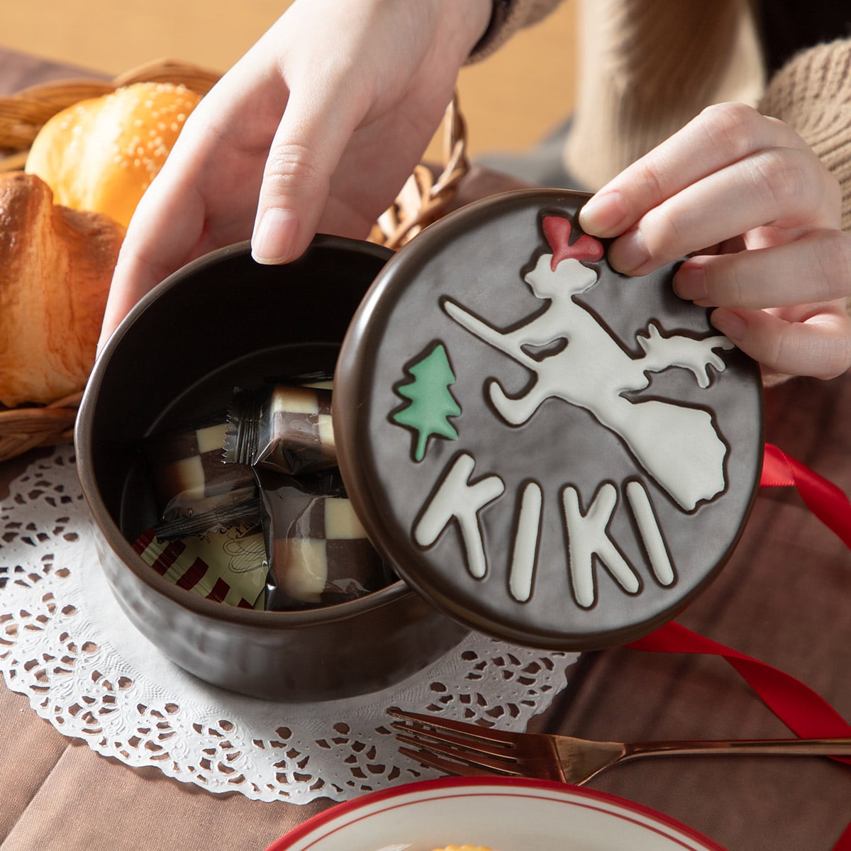 ジブリ　魔女の宅急便　インテリアボックス キキチョコケーキ　正規品 魔女の宅急便」の作中登場ケーキをイメージ！ チョコケーキ風