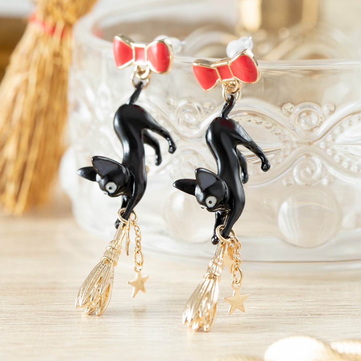 魔女の宅急便 キキへのおくりものシリーズ ホウキゆらゆらジジピアス