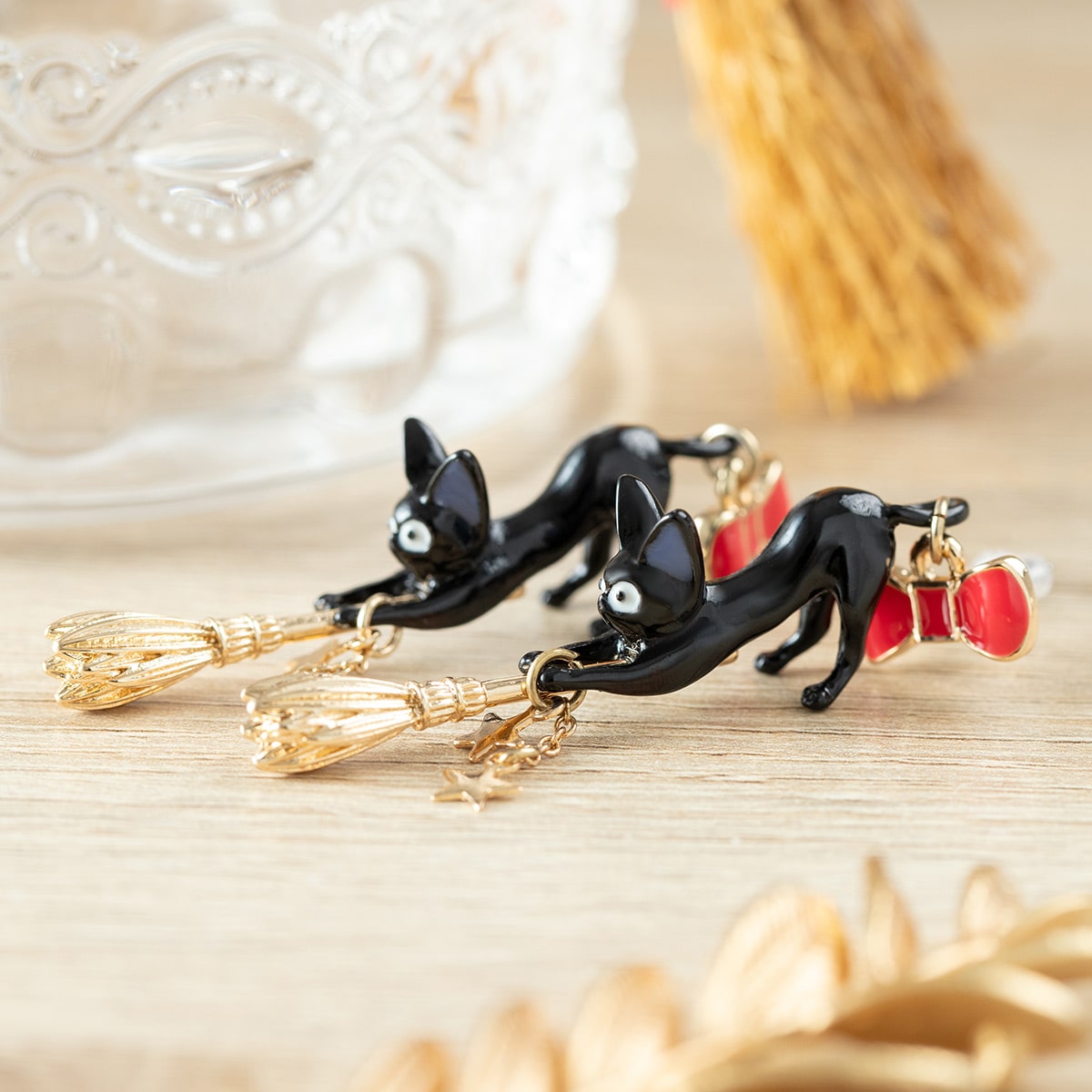 魔女の宅急便 キキへのおくりものシリーズ ホウキゆらゆらジジピアス