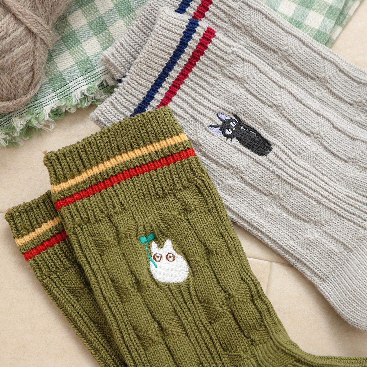 となりのトトロ ケーブル柄ソックス（カーキ） | どんぐり共和国そらの