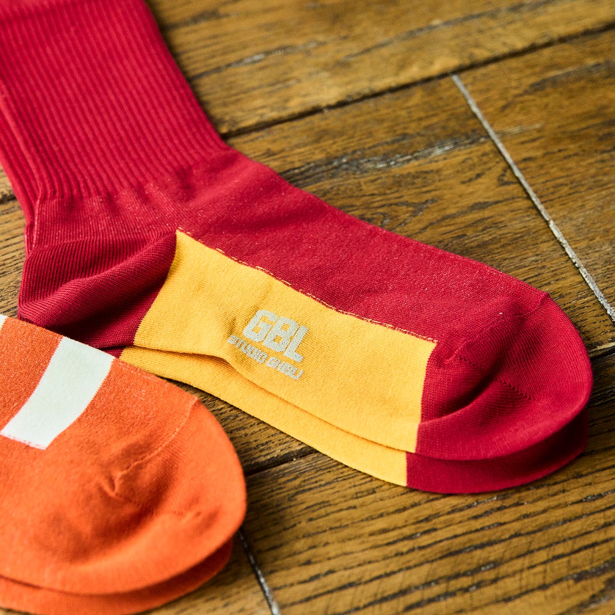 10/4(土)午前10時発売予定》【GBL】紅の豚 刺繍GBLソックス (赤