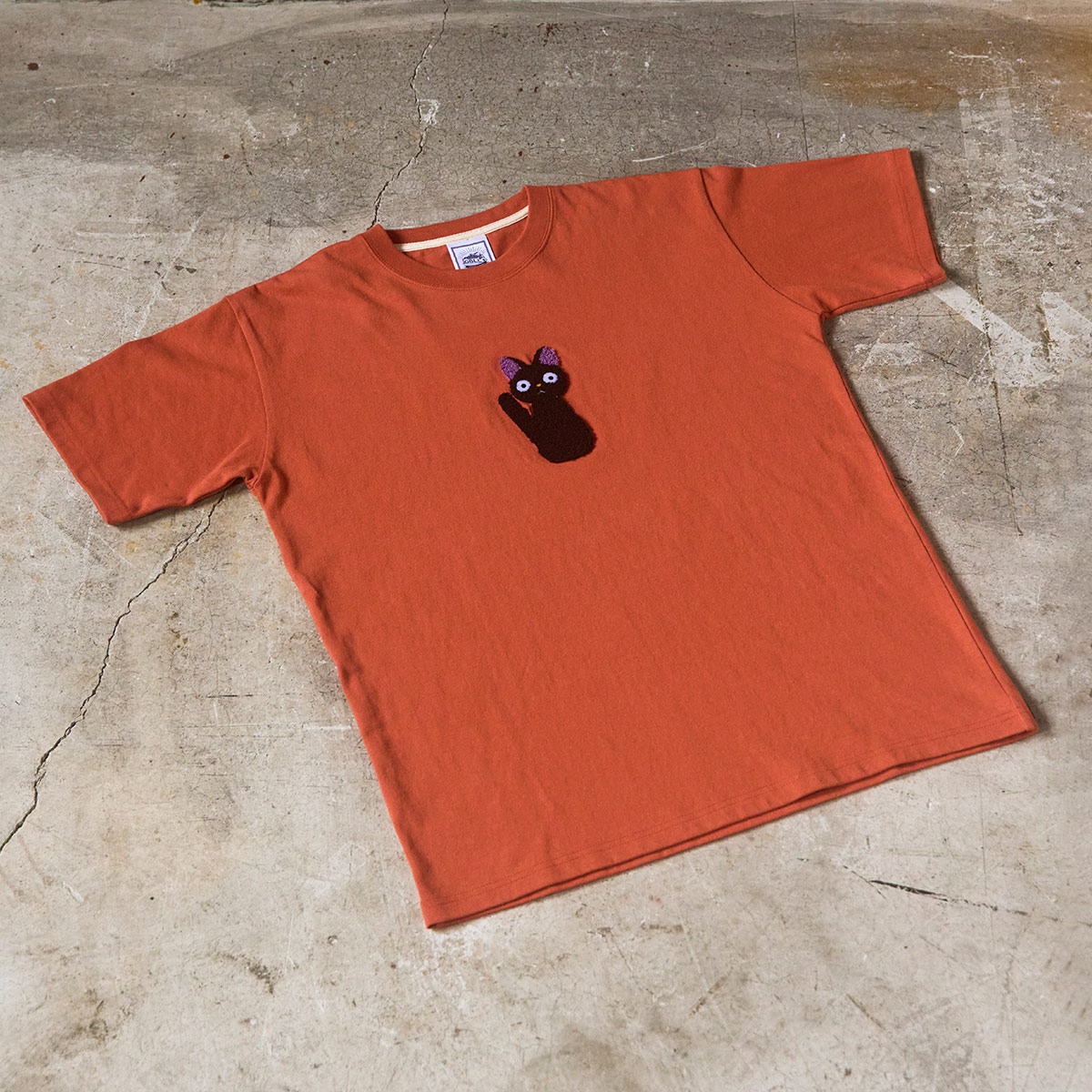 GBL】魔女の宅急便 BASIC Tシャツ ぬいぐるみジジ (MC) | どんぐり