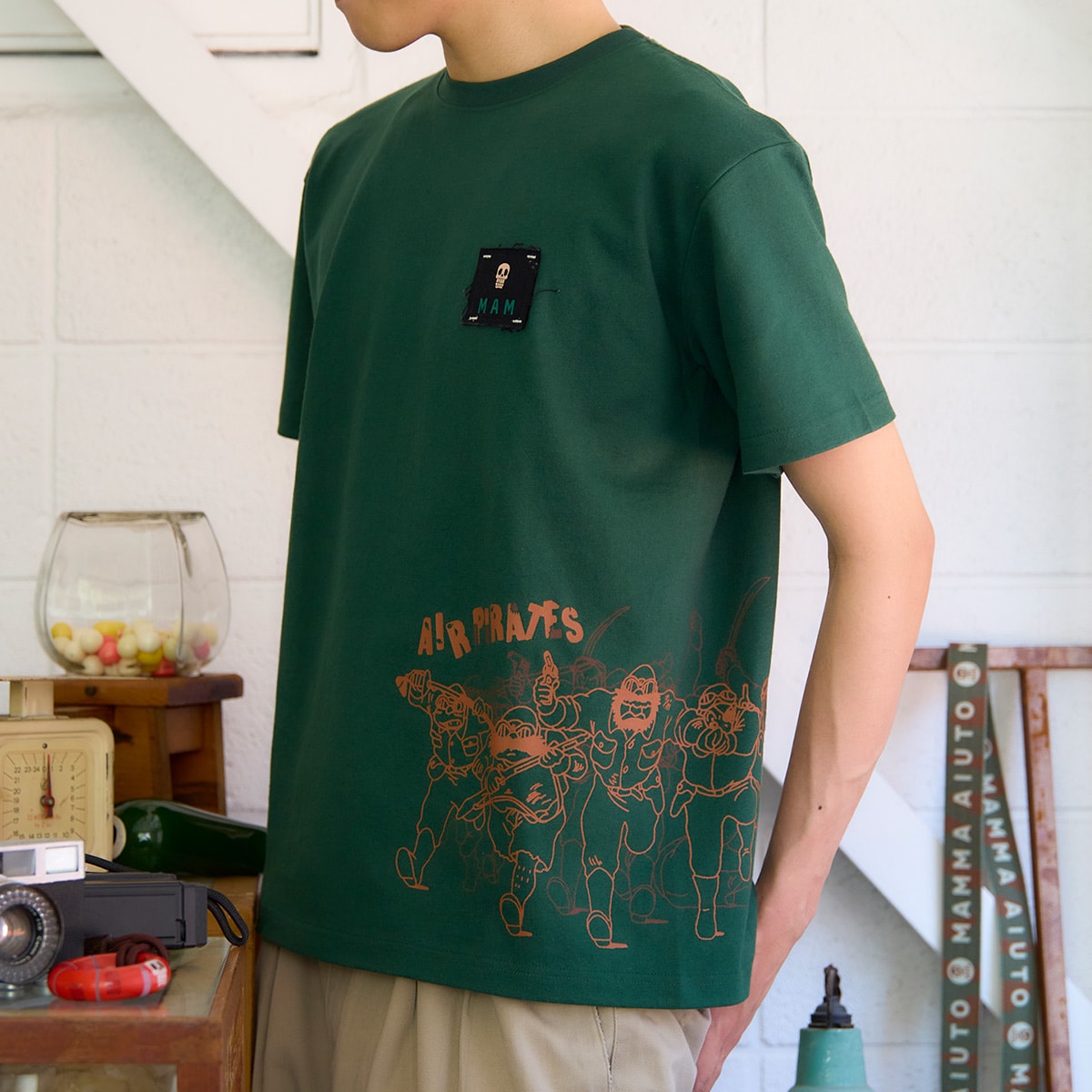 GBL ジブリ　紅の豚　Tシャツ　ホテルアドリアーノ 7/11(土)午前10時発売予定》【GBL】紅の豚 Classic Tシャツ 待ち伏せ